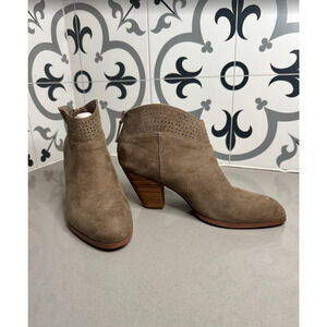 Violet & Red Faux Suede Nude Gray Heeled Ankle Boots 9 New